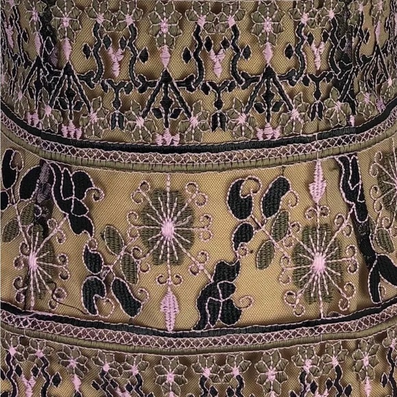 Elliatt Embroidered Floral MIDI Dress - Picture 4 of 11